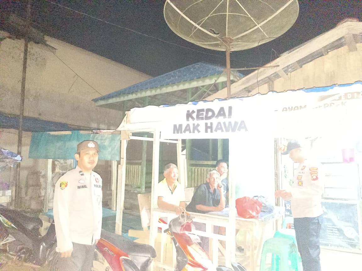 Patroli Polsek Menukung Pastikan Kamtibmas Terjaga