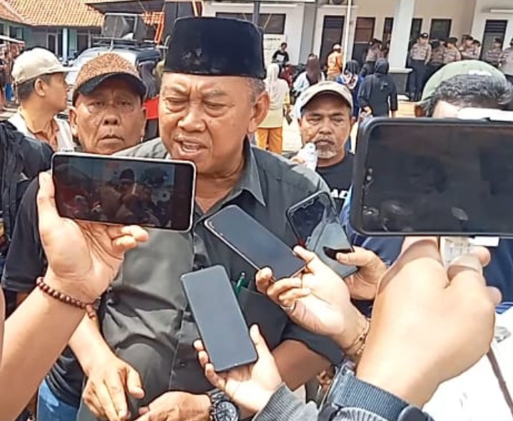 Di Duga Memalsukan Tanda Tangan Dan Korupsi 800 Juta, Warga Desa Wanasaba Kidul Tuntut BPD Musdes Berhentikan Kades Dan Sekdes.