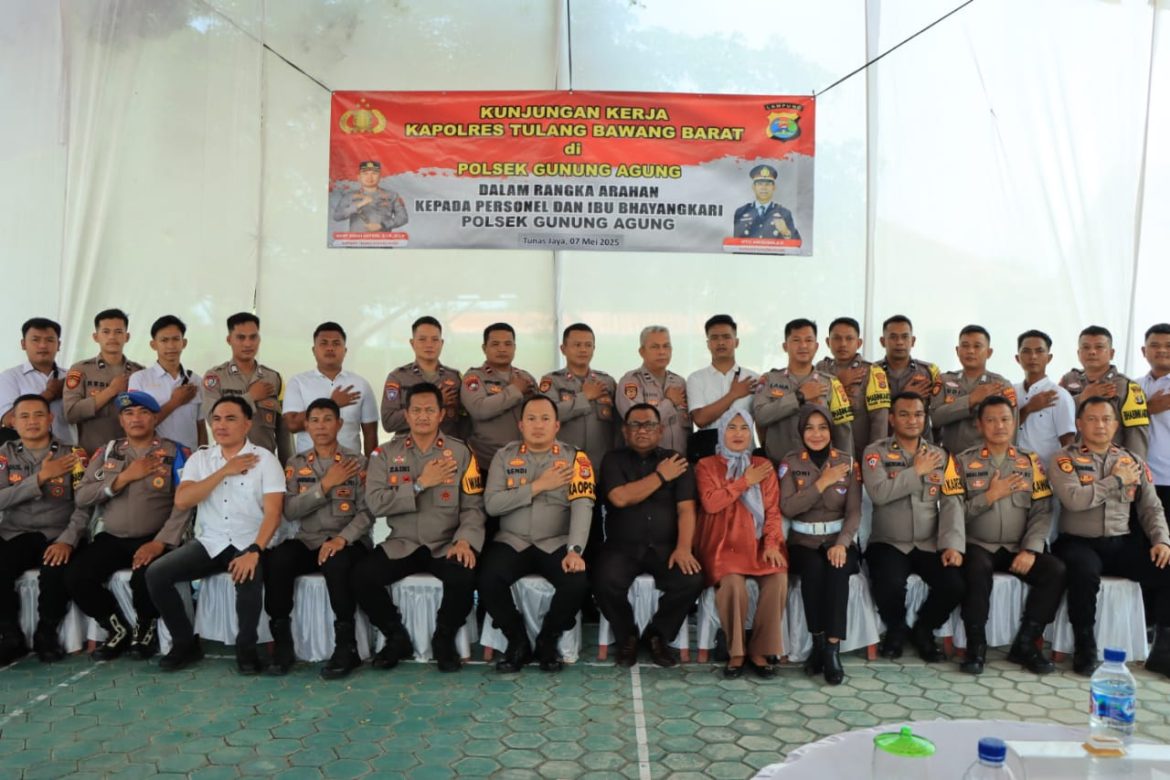 Kapolres Dan Ketua Bhayangkari Cabang Tulang Bawang Barat Lakukan Kunjungan Kerja di Polsek Gunung Agung Dan Lambu Kibang