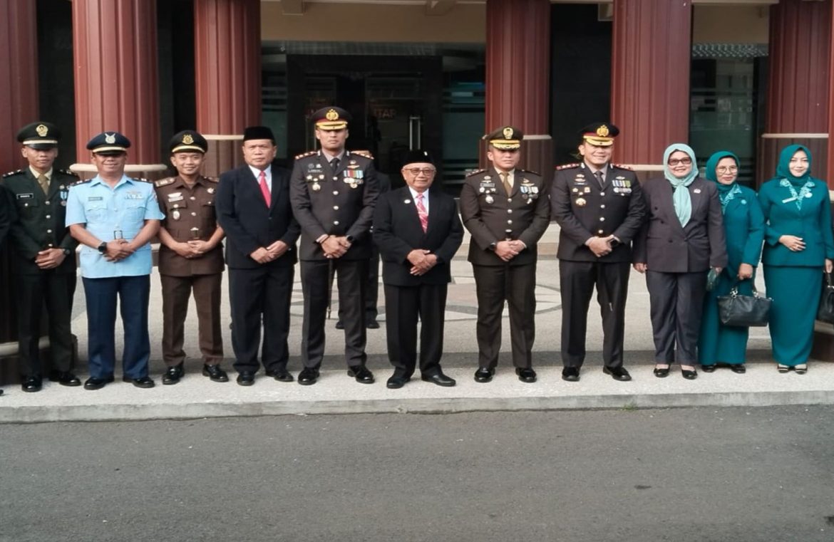 Dandim 0808 Bersama Forkopimda Kab. Blitar Bangkitkan Semangat Nasionalisme Lewat Upacara Harkitnas Ke-117 Tahun 2025