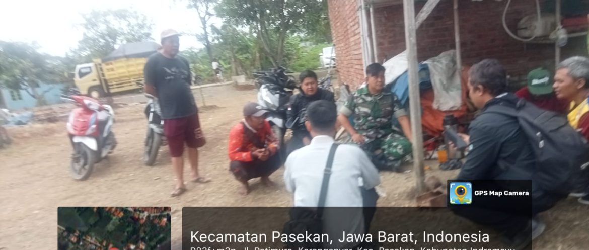 Babinsa Koramil 1602 Sindang Indramayu Lakukan Komsos Bersama Anggota Dan Ketua Gapoktan dan petani di desa karanganyar 