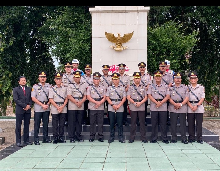 Kapolres Ogan Ilir AKBP Bagus Suryo Wibowo, S.I.K., Pimpin Upacara Ziarah dan Tabur Bunga Peringatan Hari Bhayangkara ke-79