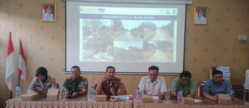 Koramil 1601 Indramayu Bersama Bersama Forkopimcam Dan BBWS Melaksanakan Sosialisasi Pekerjaan Rehabilitasi D.I. Rentang 