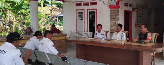 Kopka Jayadi Babinsa Koramil 1603/Lohbener Indramayu Melakukan Komsos Dengan Masyarakat Binaan 