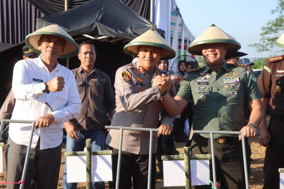 Polres Indramayu Kolaborasi Tanam Jagung di Petak 18A RPH Cijambe,Bentuk Dukungan Program Asta Cita Presiden
