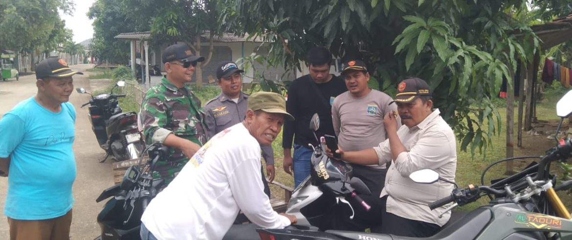 Babinsa Koramil 1603 Lohbener Indramayu Adakan Komsos Dengan Masyarakat Desa Pranggong Kecamatan Arahan 