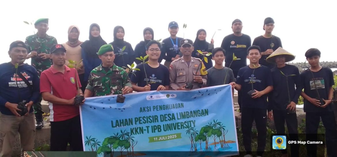 Karya Bhakti TNI, Koramil 1609 Juntinyuat Indramayu Melaksanakan Penanaman Mangrove di Pantai Desa Limbangan 
