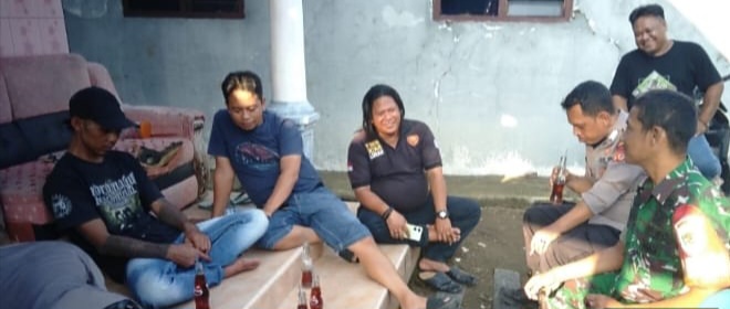 Babinsa Koramil 1609 Juntinyuat Indramayu Lakukan Komsos Bersama Walimurid dan Babinkantibmas