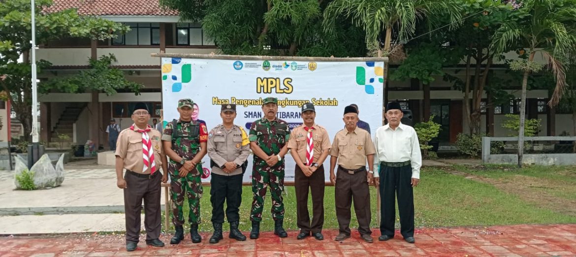 Koramil 1604 Jatibarang Indramayu Menghadiri Kegiatan Masa Pengenalan Lingkungan Sekolah SMA Negeri 1 Jatibarang 