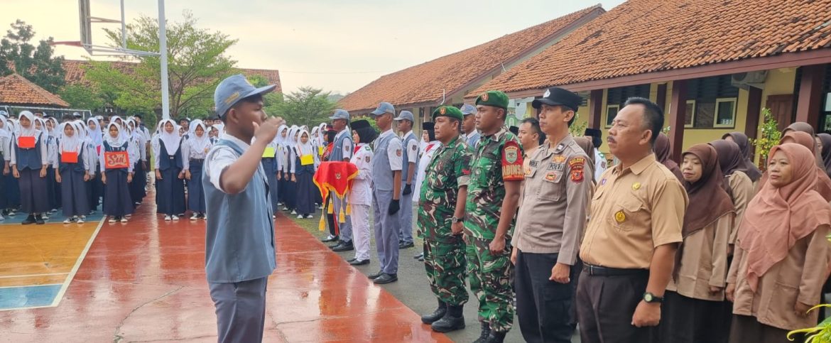 Koramil 1609 Juntinyuat Indramayu Menghadiri kegiatan Masa Pengenalan Lingkungan Sekolah SMAN Negeri Juntinyuat 