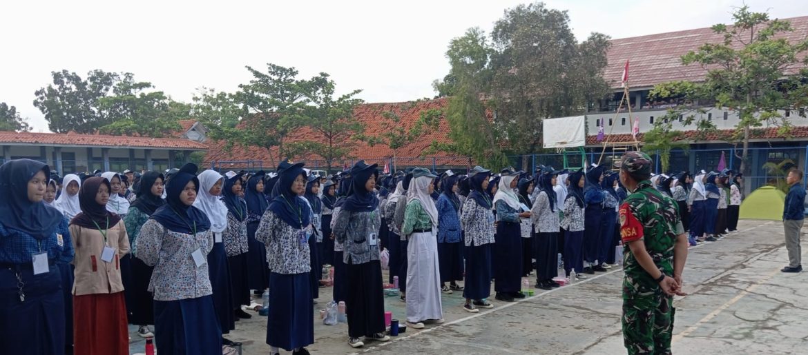 Koramil 1601 Indramayu Melakukan Pendampingan Masa Pengenalan Lingkungan Sekolah SMAN 2 Indramayu