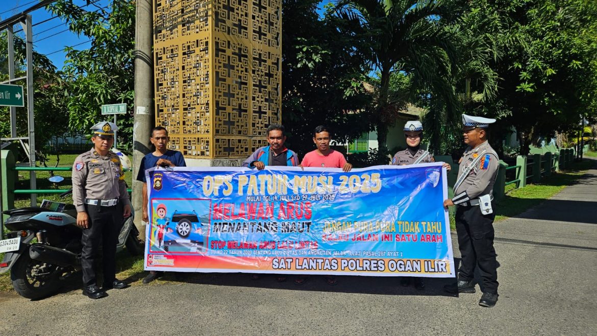 Operasi Patuh Musi 2025, Polres Ogan Ilir Sampaikan Himbauan kepada Masyarakat di Simpang Koramil Jalintim KM 35*