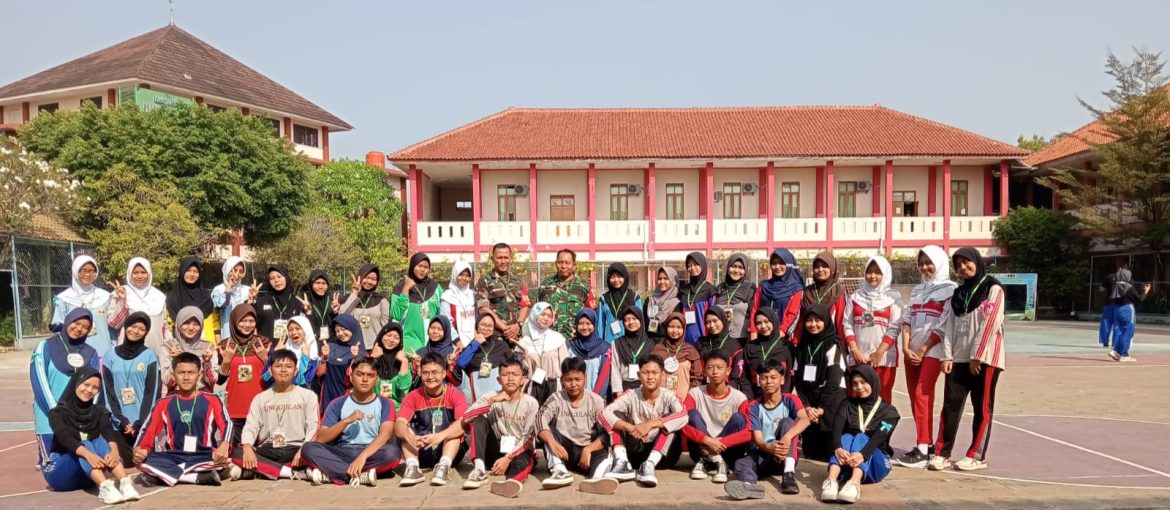 Babinsa koramil 1601/Indramayu Melaksanakan Pendampingan MPLS SMAN 1 Indramayu