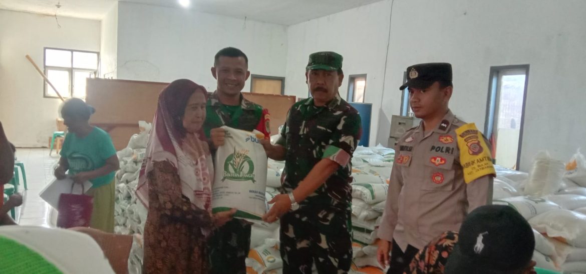 Danramil 1604 Jatibrang Indramayu Pastikan Pendistribusian Bantuan Pangan Cadangan Beras Pemerintah Tepat Sasaran 