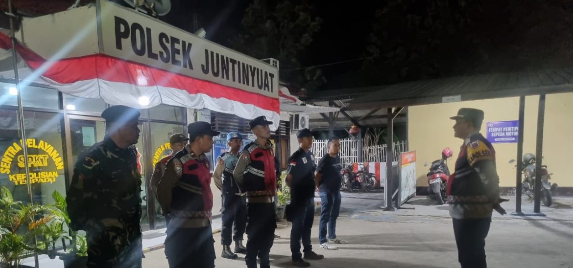 Babinsa Koramil 1609 Juntinyuat Indramayu Melakukan Apel Kesiapan pelaksanaan Patroli Gabungan TNI-POLRI Di Wilayah Kecamatan Juntinyuat