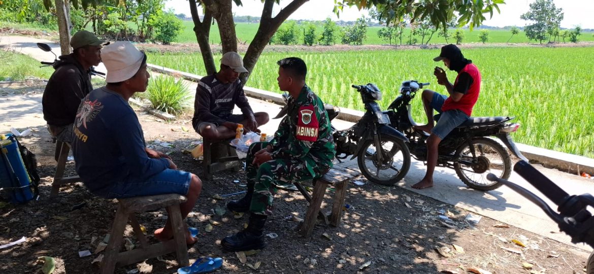 Komsos anggota Koramil 1601/Indramayu di wilayah binaan desa Sudimampir lor