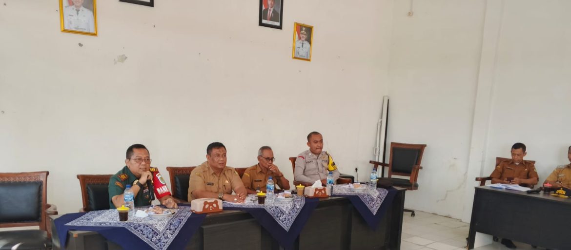 Danramil 1603 Lohbener Indramayu Menghadiri Kegiatan Rapat Koordinasi Agenda HUT RI Ke-80 di Kecamatan Arahan 