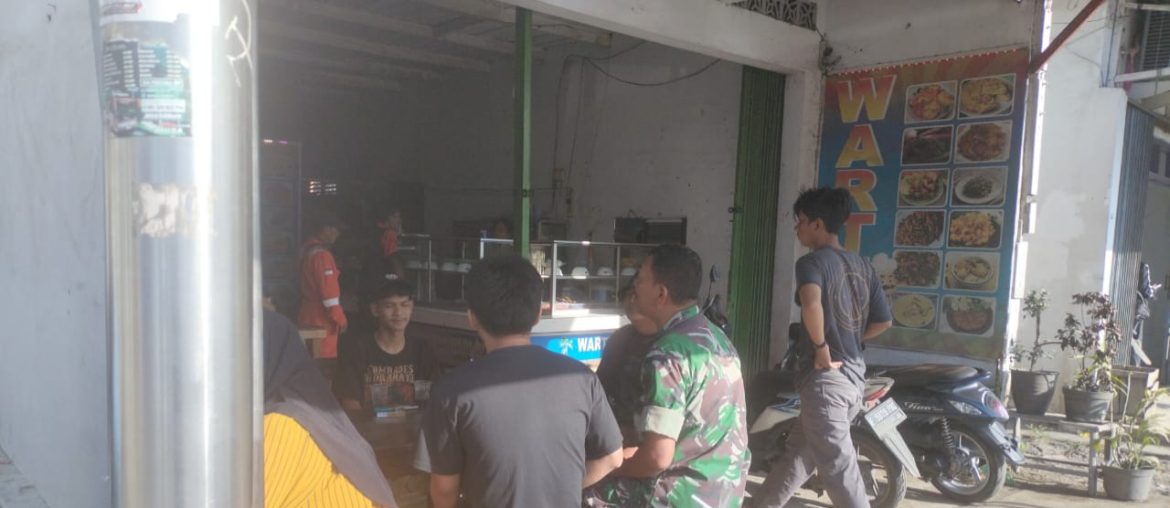 Anggota Koramil 1605 Sukagumiwang Indramayu Lakukan Komsos Babinsa Desa Tenajar Lor