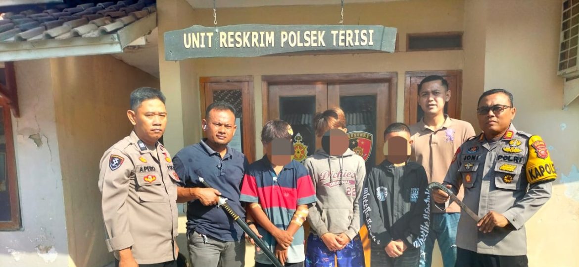 Respon Cepat Polsek Terisi Gagalkan Tawuran Antar Remaja, Tiga Orang Diamankan Berikut Barang Bukti Senjata Tajam