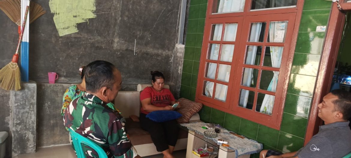 Babinsa Koramil 1611 Losarang Indtamayu Adakan Komsos Bersama masyarakat Desa Pangkalan 