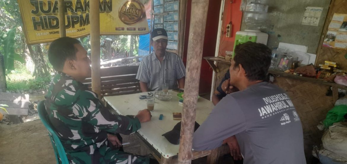 Babinsa Koramil 1604 Jatibarang Indramayu Lakukan Komsos di Desa Jatibarang baru