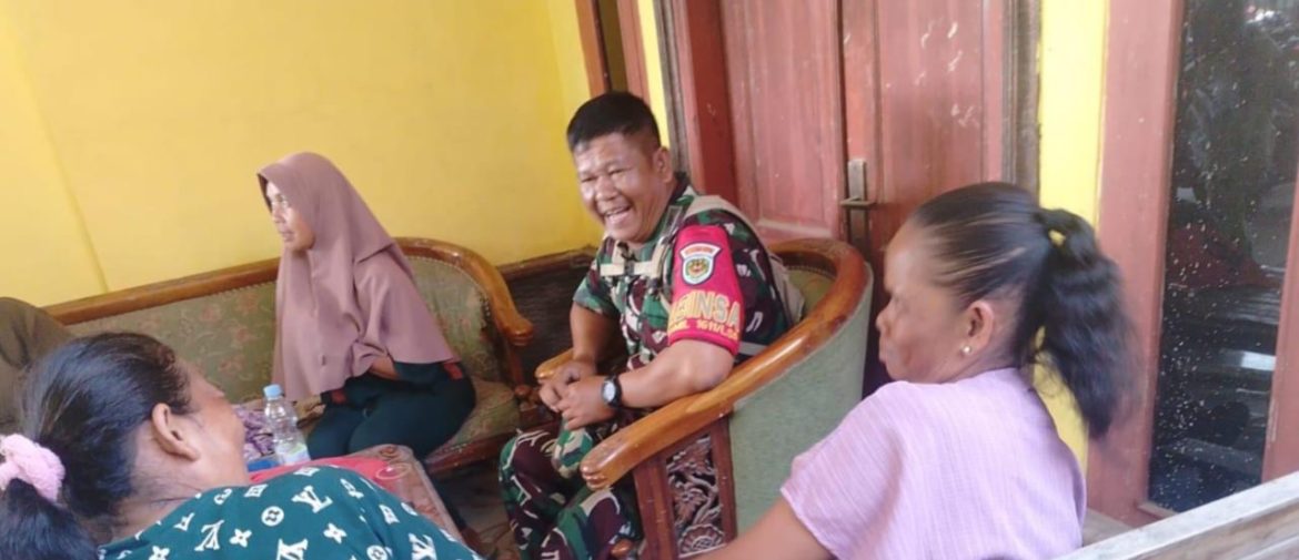 Melalui Komsos Babinsa Koramil 1611/ Losarang Indramayu Himbau Masyarakat Desa Puntang Untuk Jaga Kebersihan 