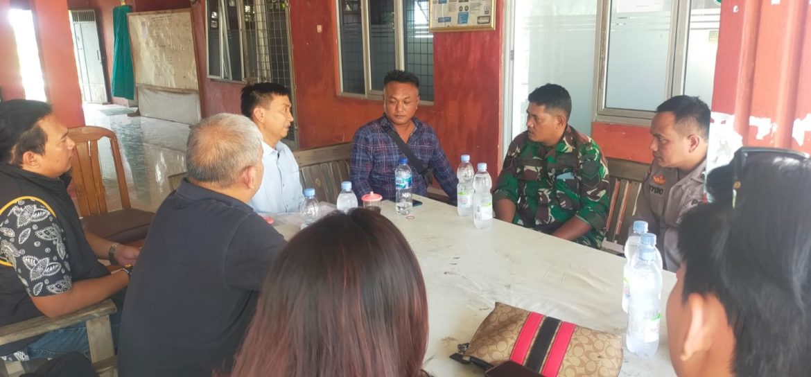 Babinsa Koramil 1603 Lohbener Indramayu Melakukan Komsos Dengan masyarakat Desa Kiajaran Wetan