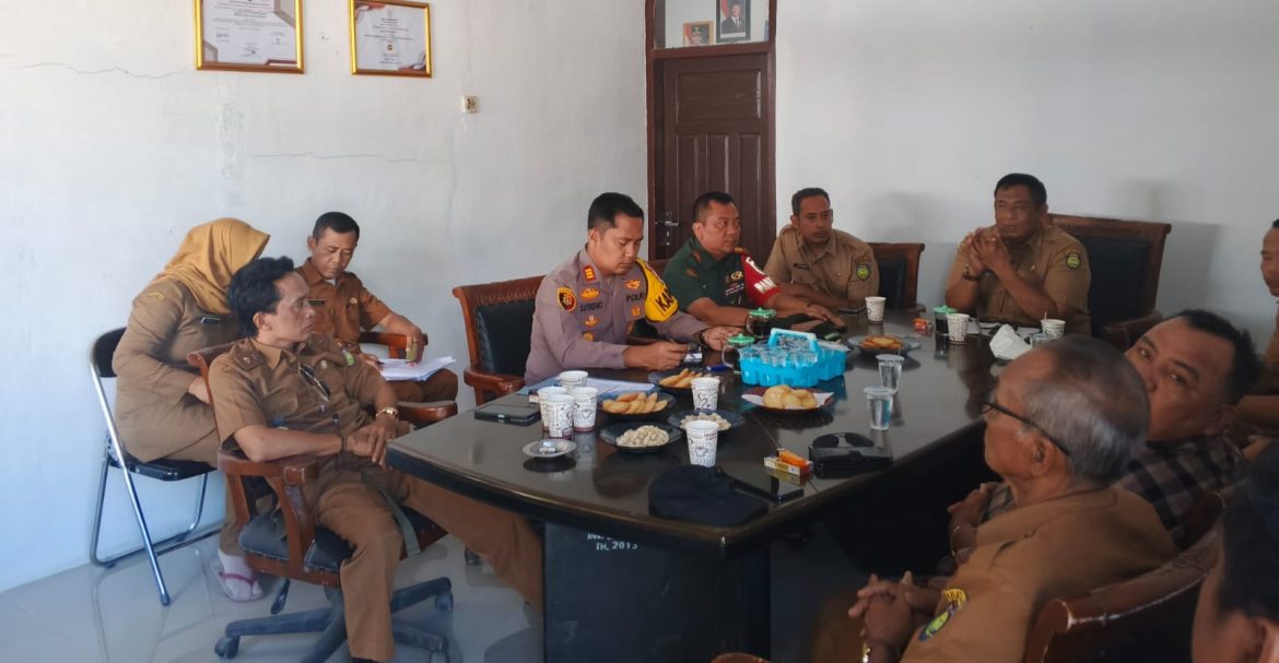 Danramil 1603 Lohbener Indramayu Menghadiri Kegiatan Penyelenggaraan Pemilihan Kuwu Di Wilayah Kecamatan Arahan