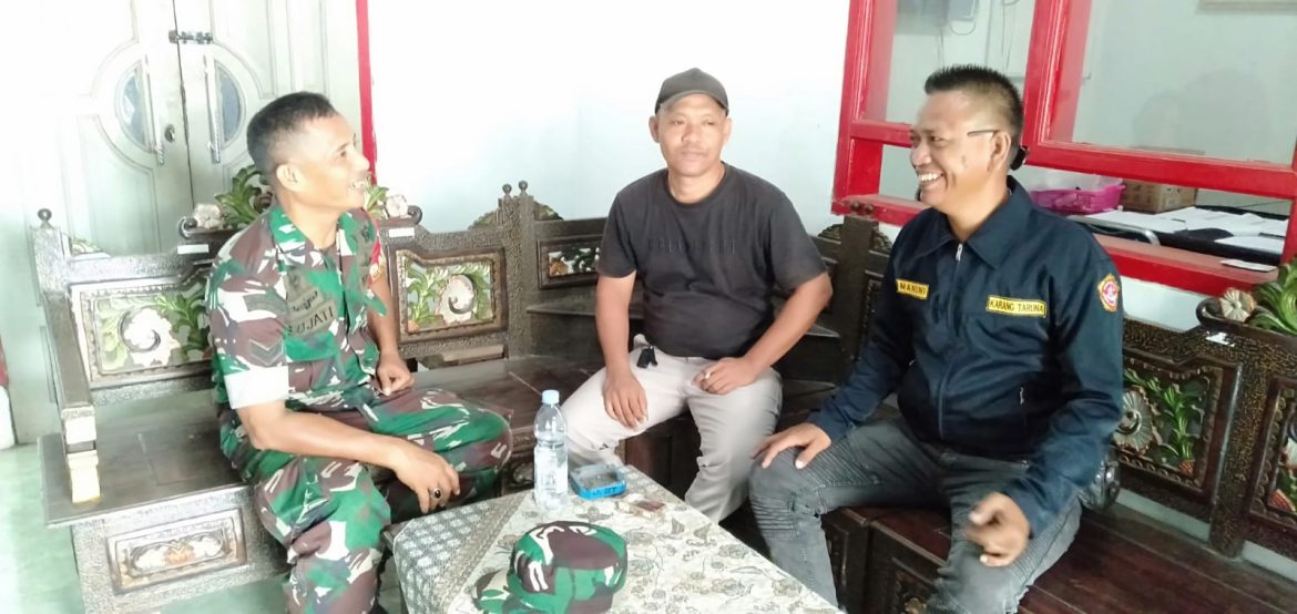 Komsos Bersama Koramil 1609 Juntinyuat Indramayu Dengan Tokoh Masyarakat Desa Juntikedokan 