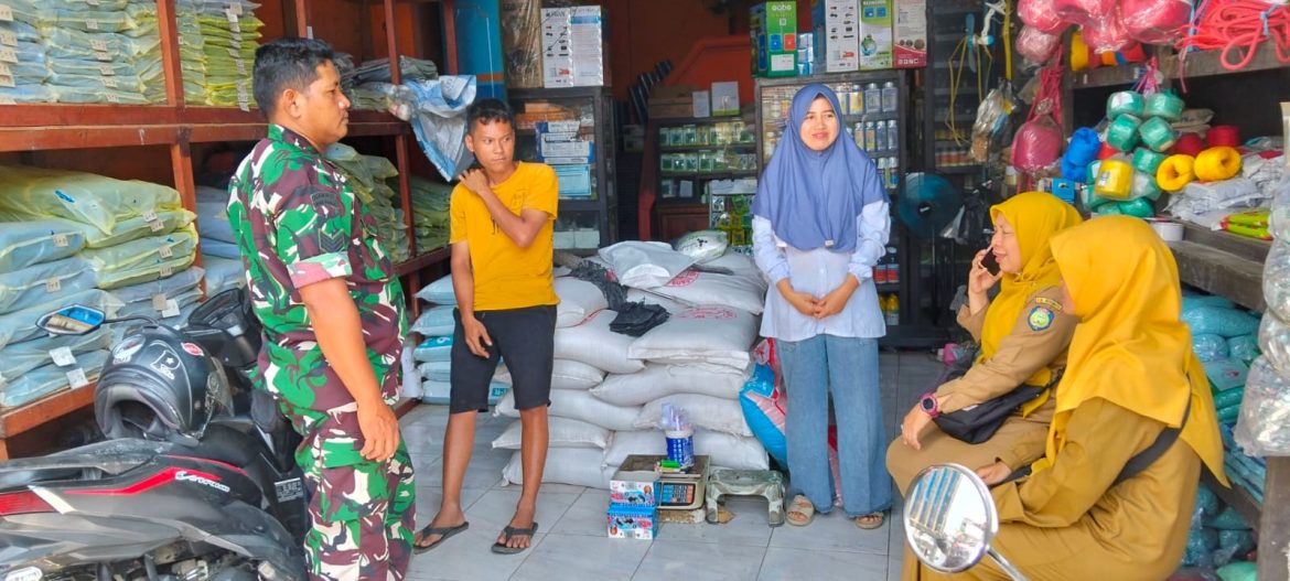 Koramil 1603 Lohbener Indramayu Bersama Muspika Melakukan Pengecekan Kios Pupuk Subsidi Dan Non Subsidi 