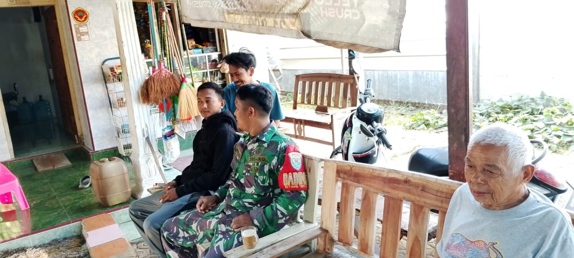 Babinsa Koramil 1601 Indramayu Melakukan Komsos Diwilayah Binaan Desa Rawa Dalem 