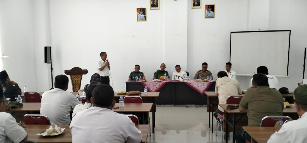 Lepas Sambut Danramil 1611/Losarang Indramayu Dari Kapten Inf Sugianto Ke Kapten Inf Waryadi Berjalan Khidmat