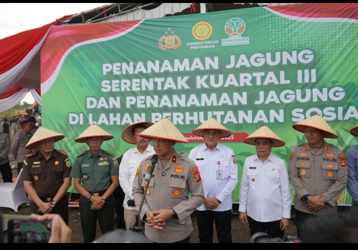 Wakapolda Sumsel Hadiri Kegiatan Penanaman Jagung Serentak Kuartal III Tahun 2025 di Desa Muara Baru Kabupaten Ogan Ilir