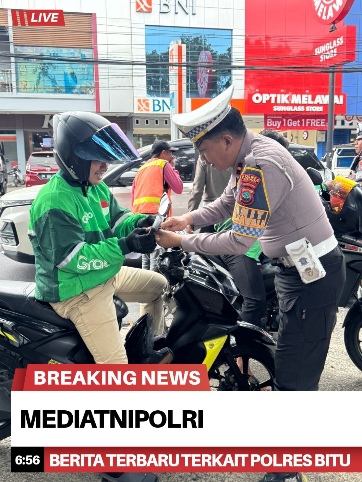 Pembagian Bendera Merah Putih: Polres Bitung Peringati HUT RI ke-80 dengan Semangat