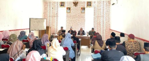 Babinsa Koramil 1601 Indramayu Hadiri Rapat koordinasi Dalam Rangka Menyambut HUT RI ke 80 tingkat kecamatan Balongan