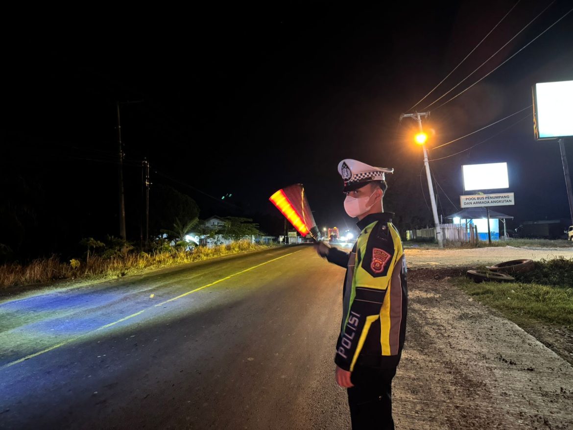 Sat lantas Polres Banyuasin Gelar Hunting Patroli Subuh, Amankan Wilayah Dan Beri Himbauan ke Warga