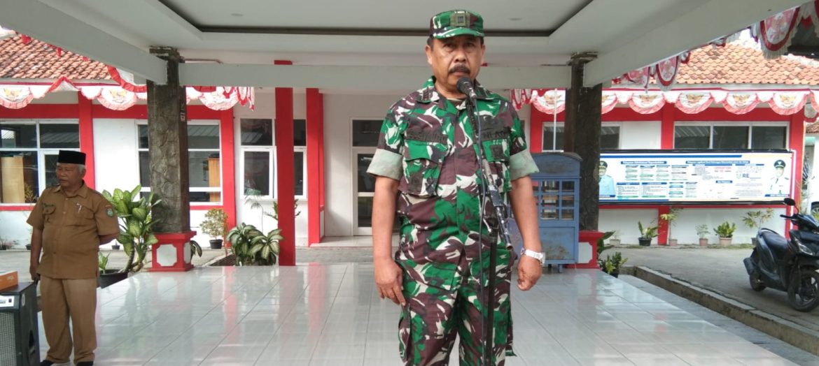 Babinsa Koramil 1604 Jatibarang Indramayu Hadiri Apel Gabungan Tk Kecamatan Jatibarang di Desa Bulak 