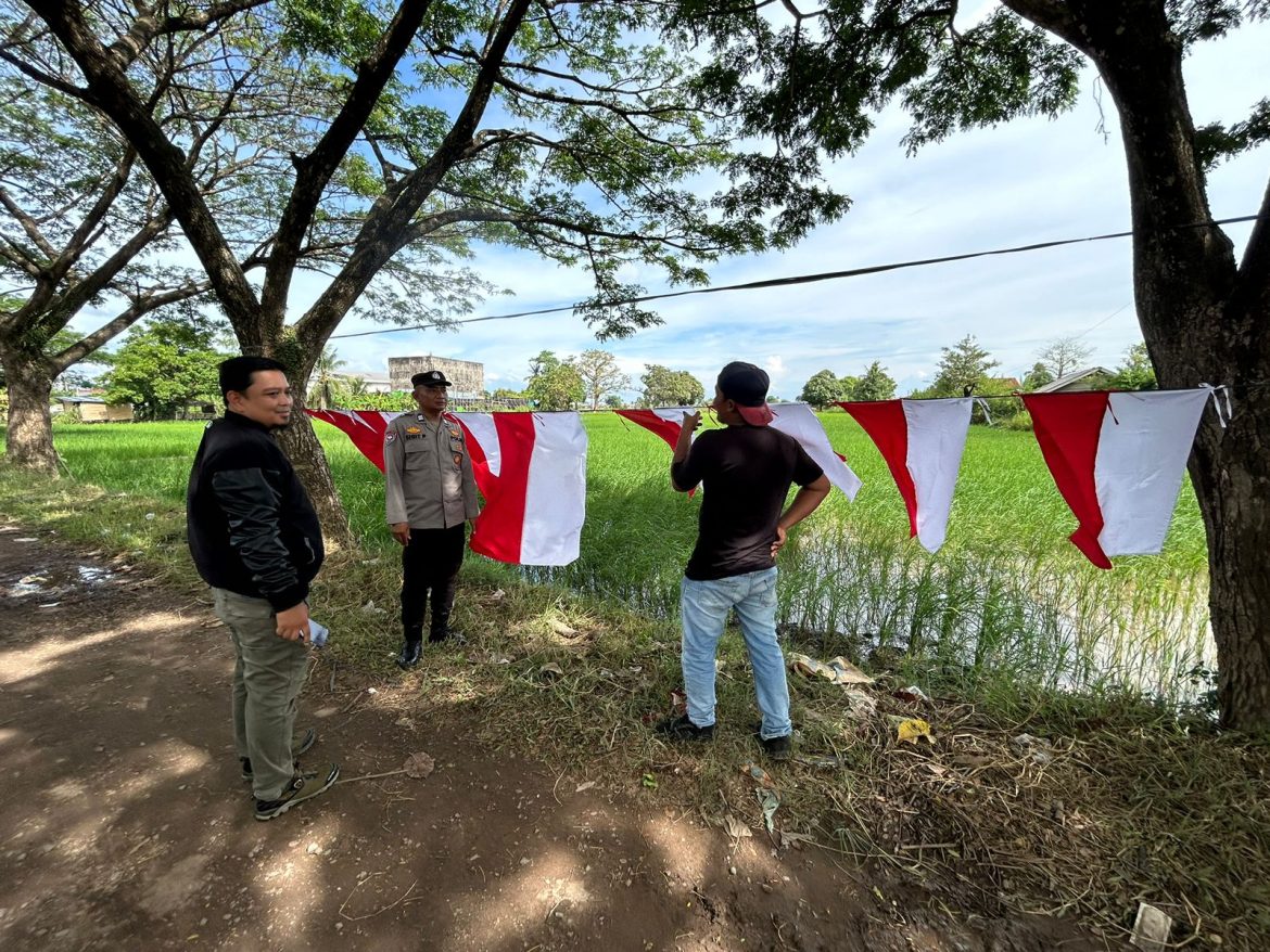 Antisipasi Berkibarnya Bendera Tengkorak (One Piece), Polsek Pemulutan Polres Ogan Ilir Lakukan Pemeriksaan Pada Penjual Bendera*