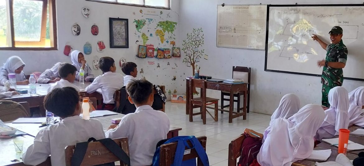 Babinsa Koramil 1602 Sindang Indramayu Ajarkan Implementasi Mengajar Matematika Dasar Metode Gasing