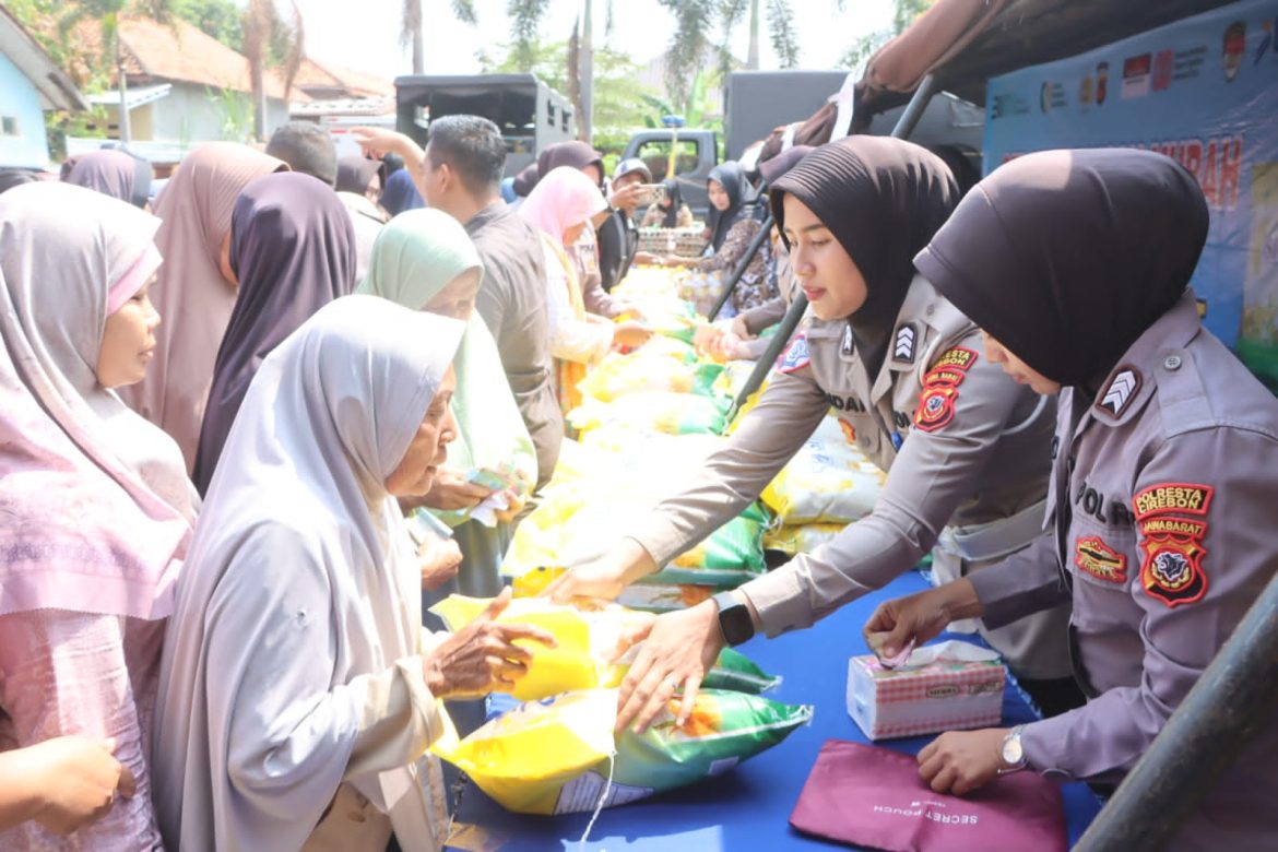 Polresta Cirebon Gelar Gerakan Pangan Murah di Desa Gintung Ranjeng