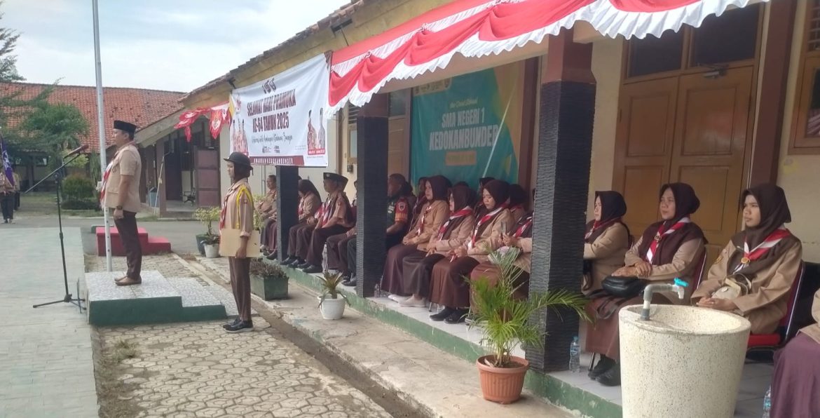 Peringati Hari Pramuka Ke-64, Koramil 1608 Karangmpel Indramayu Melakukan Upacara Bersama SMA Negeri 1 Kedokan Bunder 