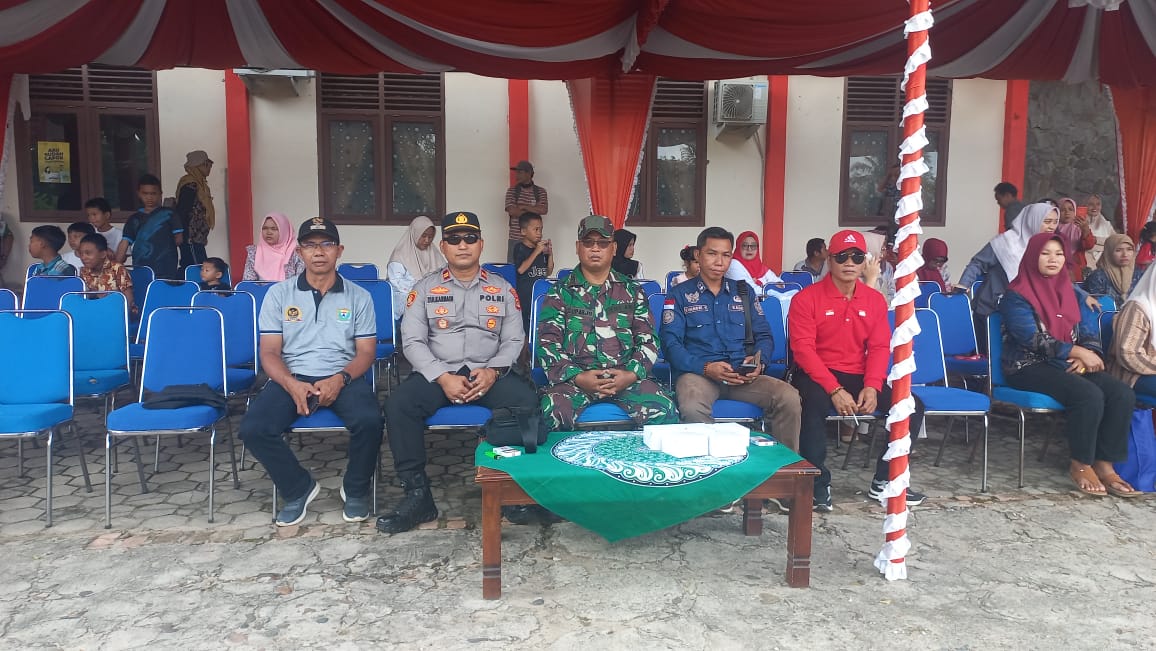 Kapolsek Rambang Pimpin Langsung Pengamanan Kegiatan Gerak Jalan Dalam Rangka Memeriahkan HUT RI ke-80