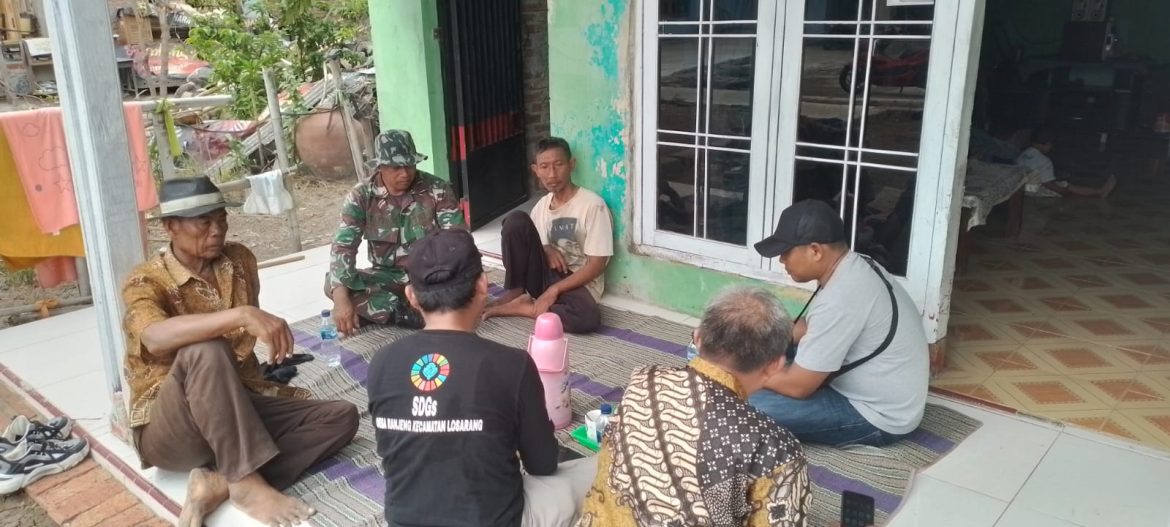 Menjelang HUT RI KE-80, Babinsa Koramil 1611 Losarang Indramayu Melakukan Komsos Bersama masyarakat Desa Ranjeng 