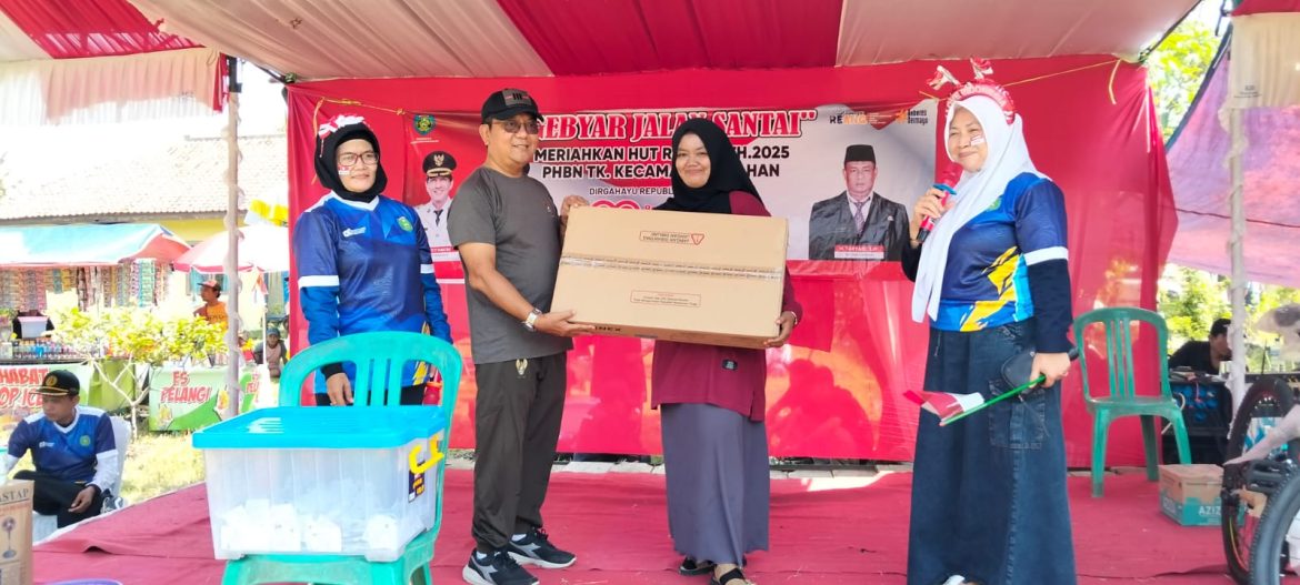 Meriahkan HUT RI Ke-80, Danramil 1603 Lohbener Indramayu Mengikuti Gerak Jalan Santai Sekecamatan Arahan 