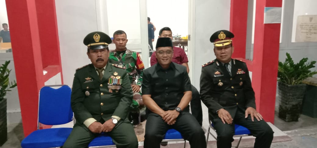 Danramil 1604 Jatibarang Indramayu Monitor Kegiatan Malam Pengukuhan Pasukan Pengibar Bendera merah Putih (Paskibra) Tingkat Kecamatan Jatibarang Tahun 2025