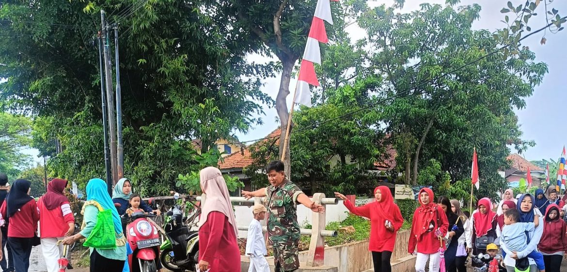 Babinsa Koramil 1602 Sindang Indramayu Hadiri Jalan Santai Dalam Rangaka Peringatan HUT RI ke-80 Tahun 2025 desa Pasekan 