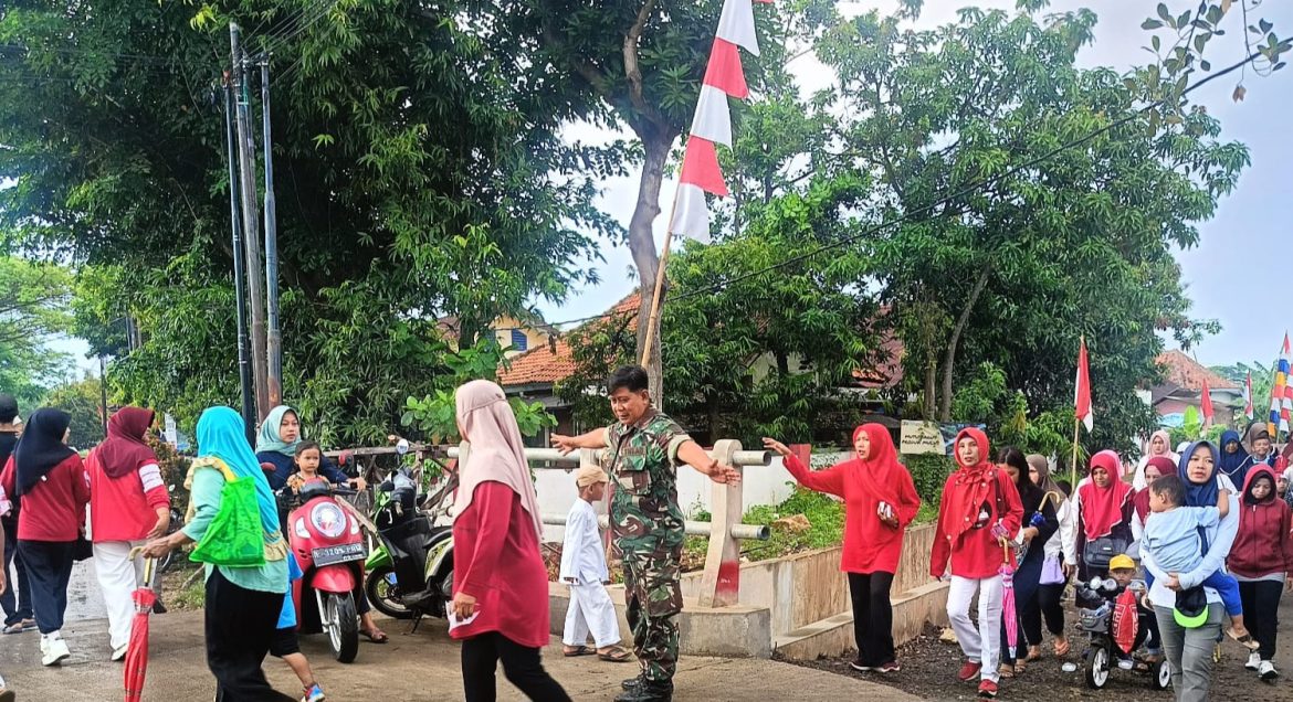 Babinsa Koramil 1602 Sindang Indramayu Hadiri Jalan Santai Dalam Rangaka Peringatan HUT RI ke-80 Tahun 2025 desa Pasekan 