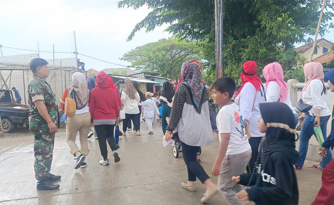 Babinsa Koramil 1602 Sindang Indramayu Hadiri Jalan Santai Dalam Rangaka Peringatan HUT RI ke-80 Tahun 2025 desa Pasekan 