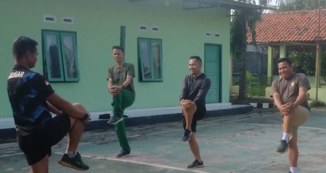 Pembinaan Fisik Anggota, Koramil 1608 Karangampel Indramayu Menggelar Olahraga Bersama 