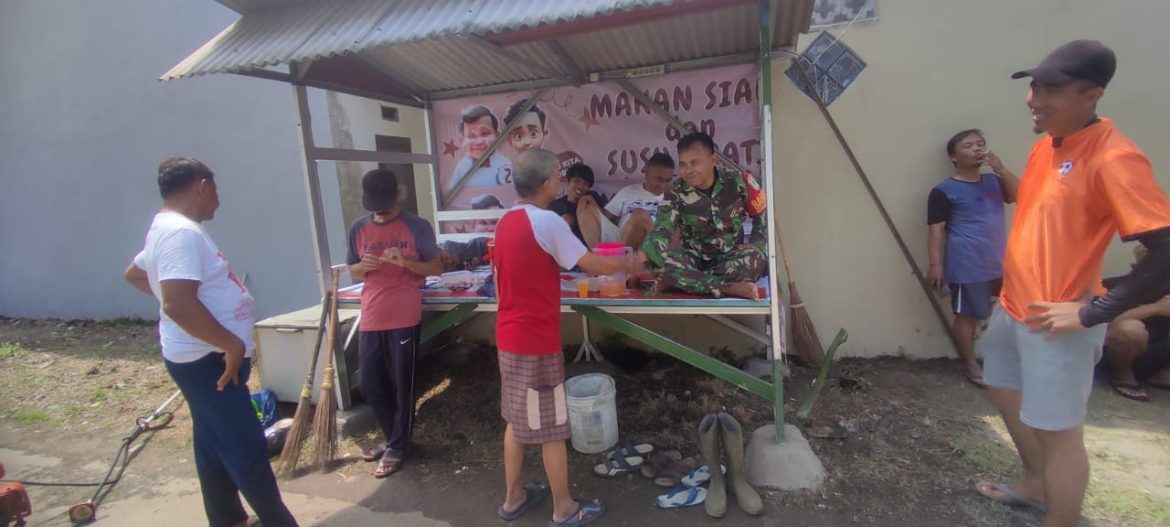 Babinsa Koramil 1605 Sukagumiwang Indramayu Melakukan Komsos Bersama Warga Masyarakat Desa Kliwed 